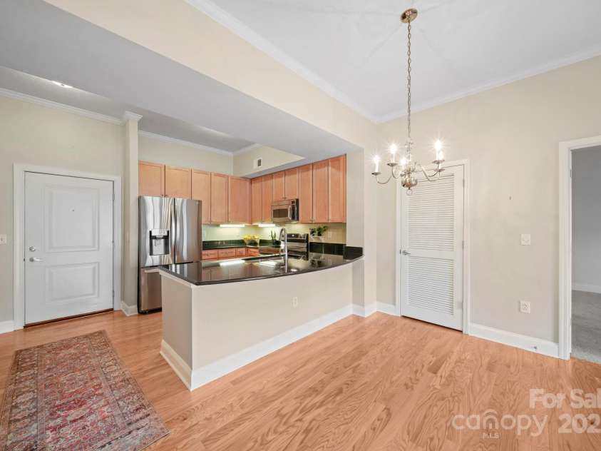 721 Governor Morrison Street, Charlotte, NC 28211.  MLS# CAR4316413, YatesRealty ID 624. Kitchen Island