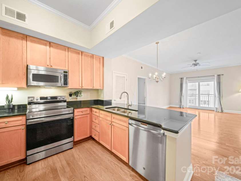 721 Governor Morrison Street, Charlotte, NC 28211.  MLS# CAR4316413, YatesRealty ID 624. Open Floor Plan