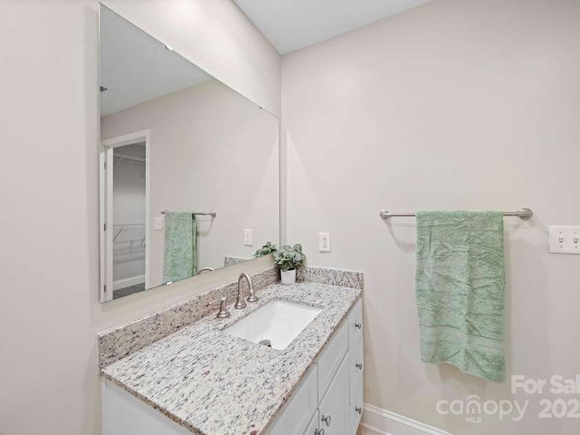 721 Governor Morrison Street, Charlotte, NC 28211.  MLS# CAR4316413, YatesRealty ID 624. Owner's Bath