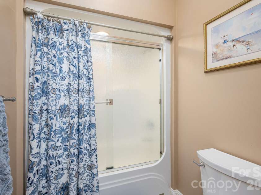 109 Wright Road, Kings Mountain, NC 28086.  MLS# CAR4354104, YatesRealty ID 6240. 2ND BATH