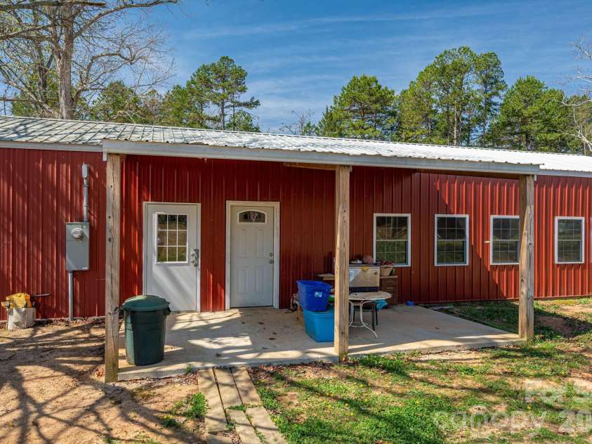 109 Wright Road, Kings Mountain, NC 28086.  MLS# CAR4354104, YatesRealty ID 6240. 