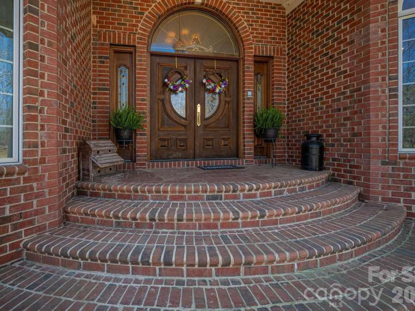 109 Wright Road, Kings Mountain, NC 28086.  MLS# CAR4354104, YatesRealty ID 6240. FRONT ENTRANCE