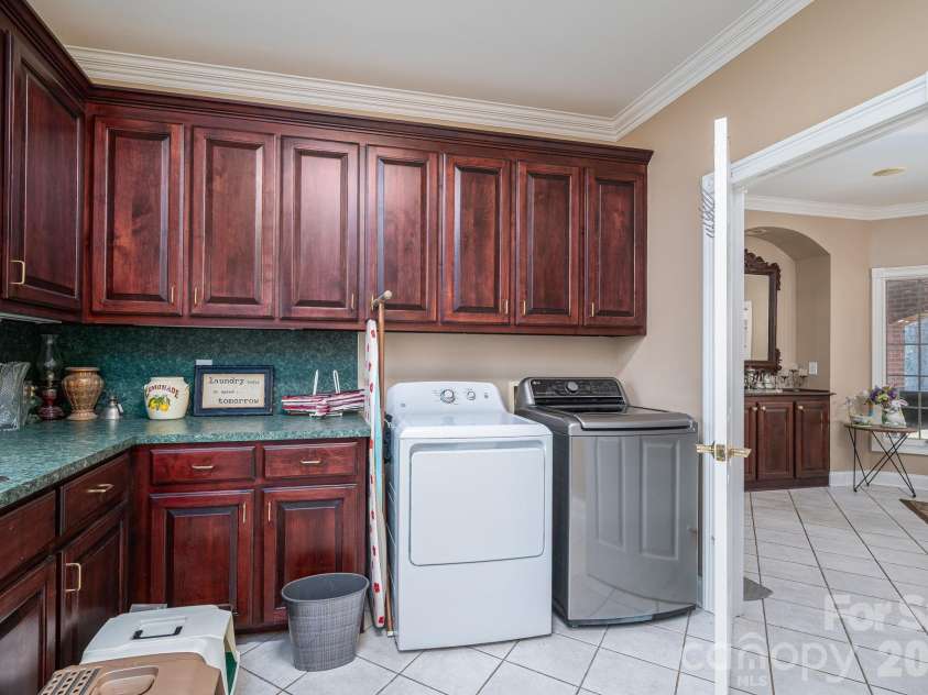 109 Wright Road, Kings Mountain, NC 28086.  MLS# CAR4354104, YatesRealty ID 6240. LAUNDRY