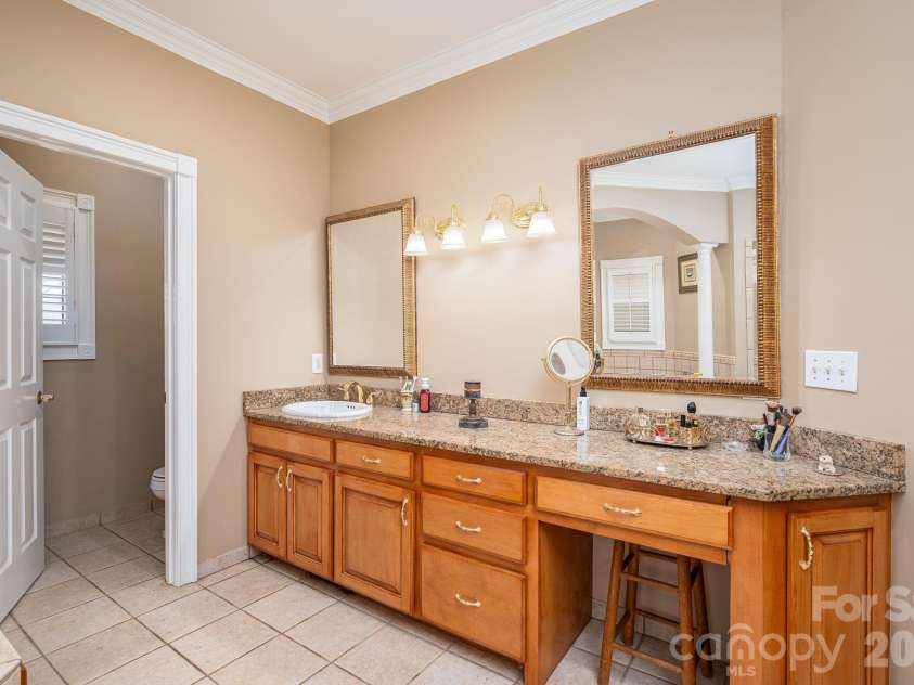 109 Wright Road, Kings Mountain, NC 28086.  MLS# CAR4354104, YatesRealty ID 6240. PRIMARY BATH