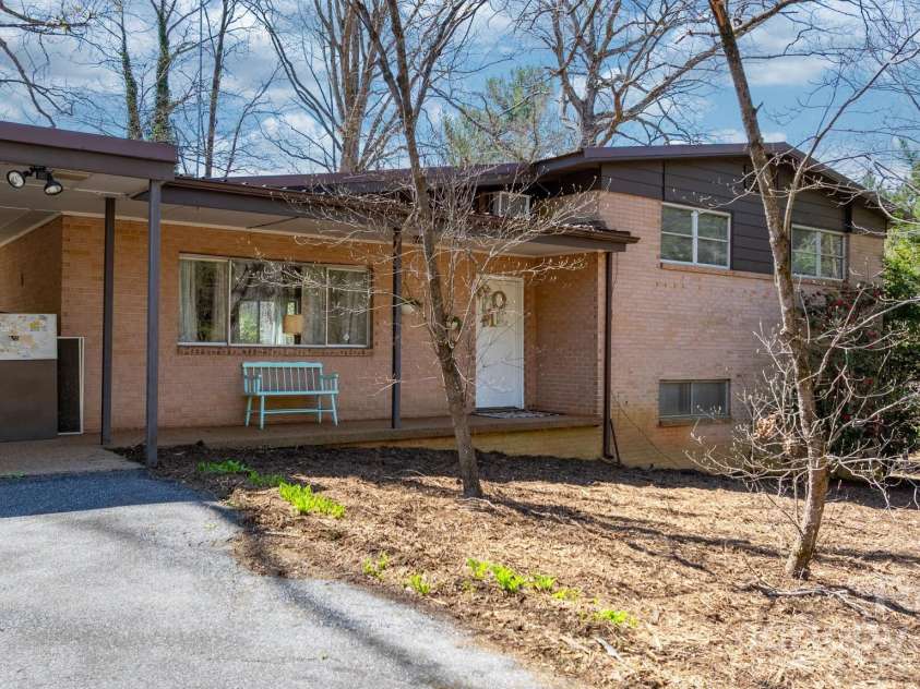 3407 14th Avenue, Hickory, NC 28602.  MLS# CAR4239000, YatesRealty ID 6242. 