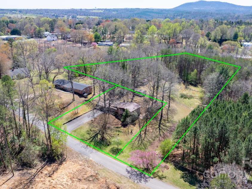 3407 14th Avenue, Hickory, NC 28602.  MLS# CAR4239000, YatesRealty ID 6242. 