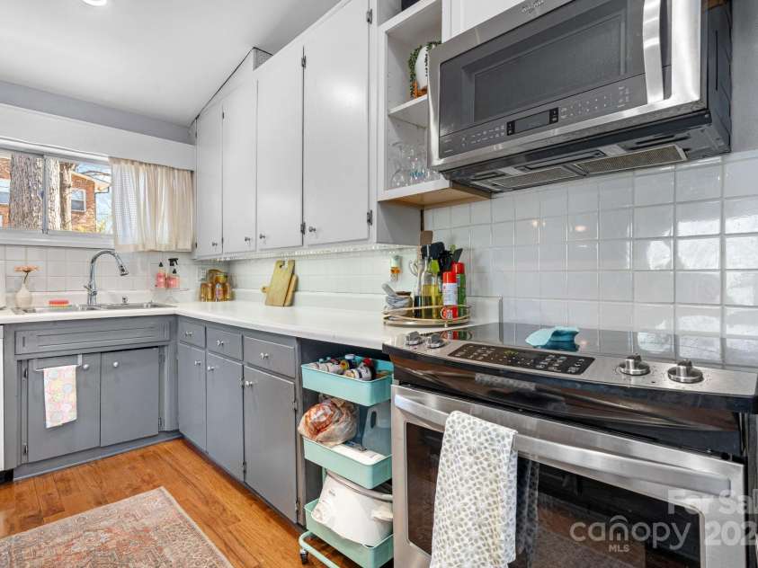 3407 14th Avenue, Hickory, NC 28602.  MLS# CAR4239000, YatesRealty ID 6242. 