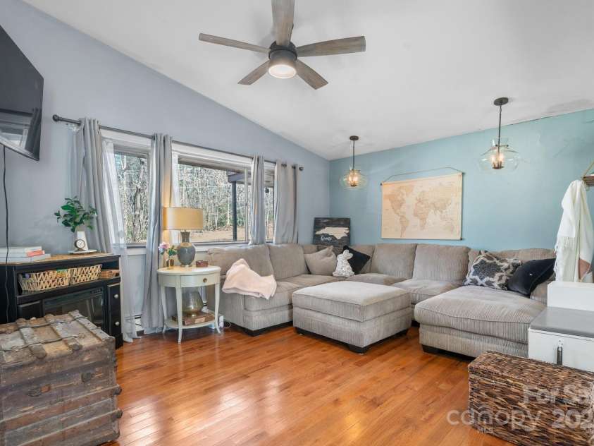 3407 14th Avenue, Hickory, NC 28602.  MLS# CAR4239000, YatesRealty ID 6242. 