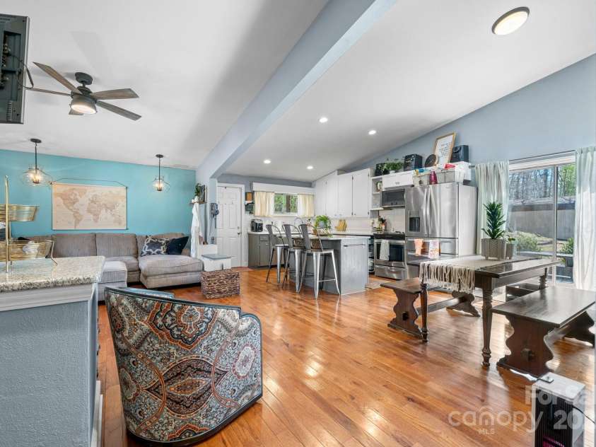 3407 14th Avenue, Hickory, NC 28602.  MLS# CAR4239000, YatesRealty ID 6242. 