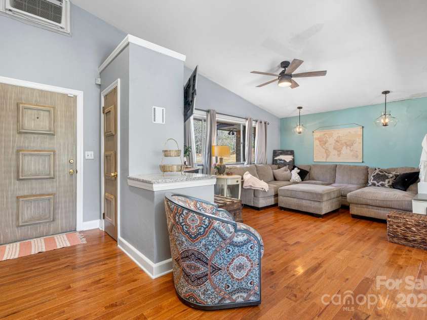 3407 14th Avenue, Hickory, NC 28602.  MLS# CAR4239000, YatesRealty ID 6242. 