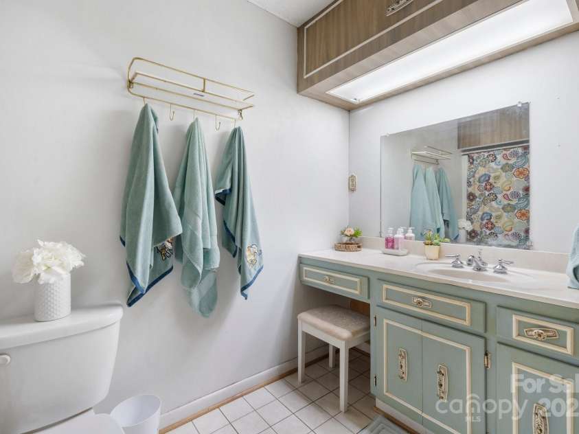 3407 14th Avenue, Hickory, NC 28602.  MLS# CAR4239000, YatesRealty ID 6242. 