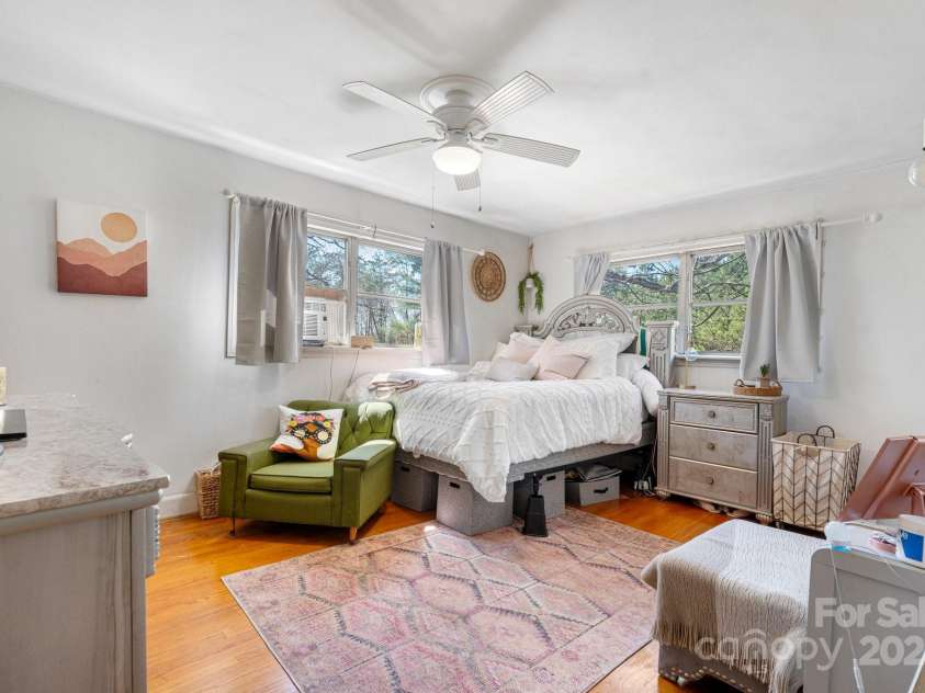 3407 14th Avenue, Hickory, NC 28602.  MLS# CAR4239000, YatesRealty ID 6242. 