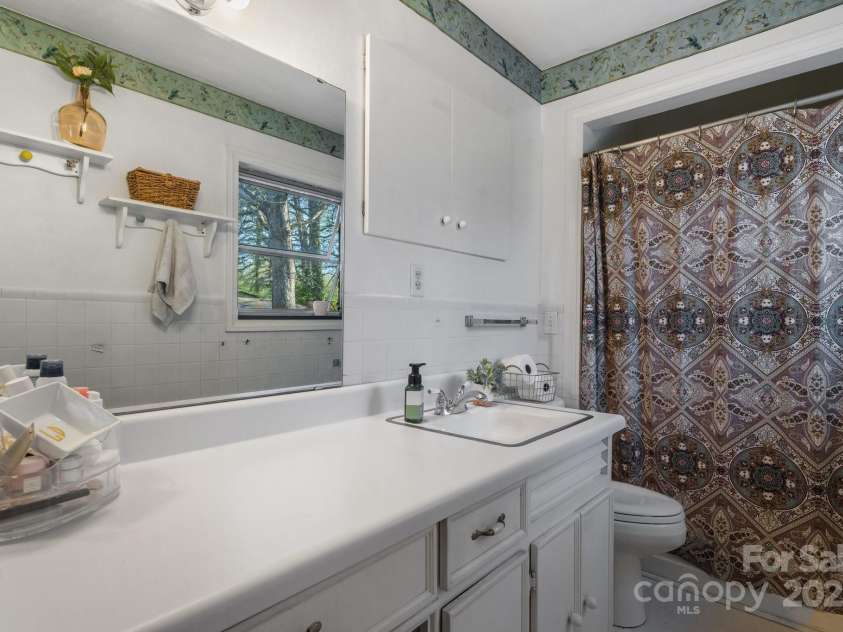 3407 14th Avenue, Hickory, NC 28602.  MLS# CAR4239000, YatesRealty ID 6242. 