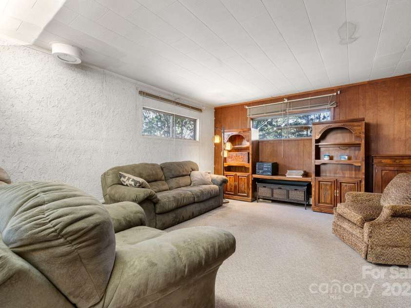 3407 14th Avenue, Hickory, NC 28602.  MLS# CAR4239000, YatesRealty ID 6242. 