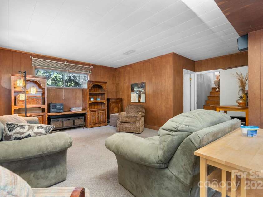 3407 14th Avenue, Hickory, NC 28602.  MLS# CAR4239000, YatesRealty ID 6242. 