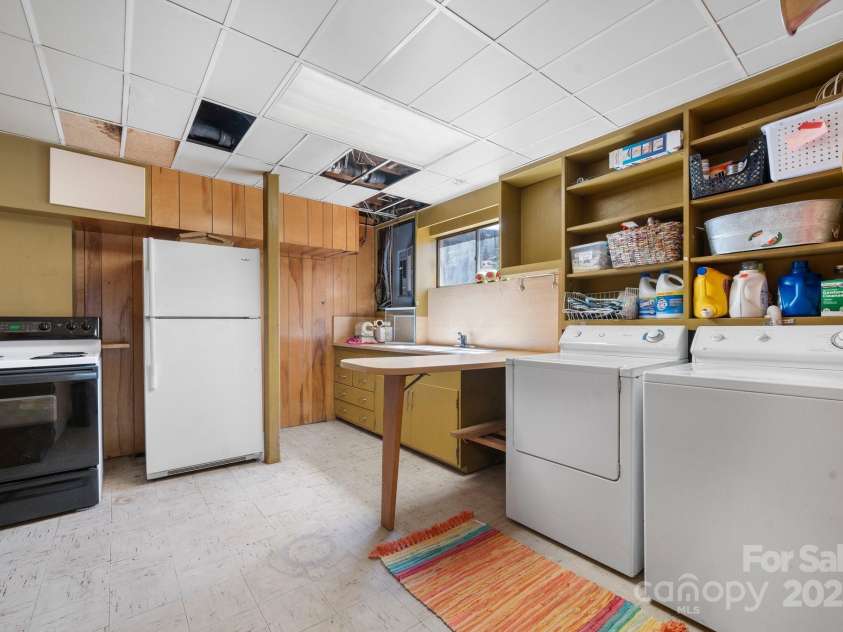 3407 14th Avenue, Hickory, NC 28602.  MLS# CAR4239000, YatesRealty ID 6242. 