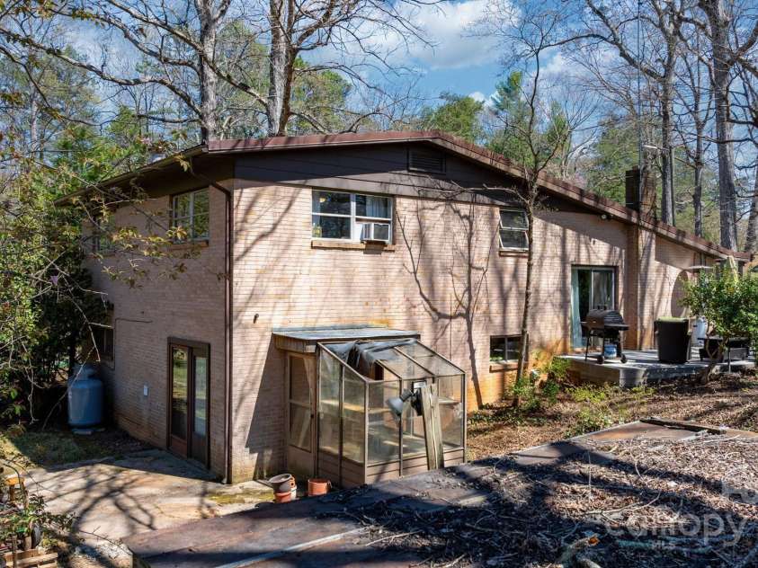 3407 14th Avenue, Hickory, NC 28602.  MLS# CAR4239000, YatesRealty ID 6242. 