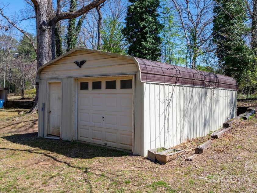 3407 14th Avenue, Hickory, NC 28602.  MLS# CAR4239000, YatesRealty ID 6242. 