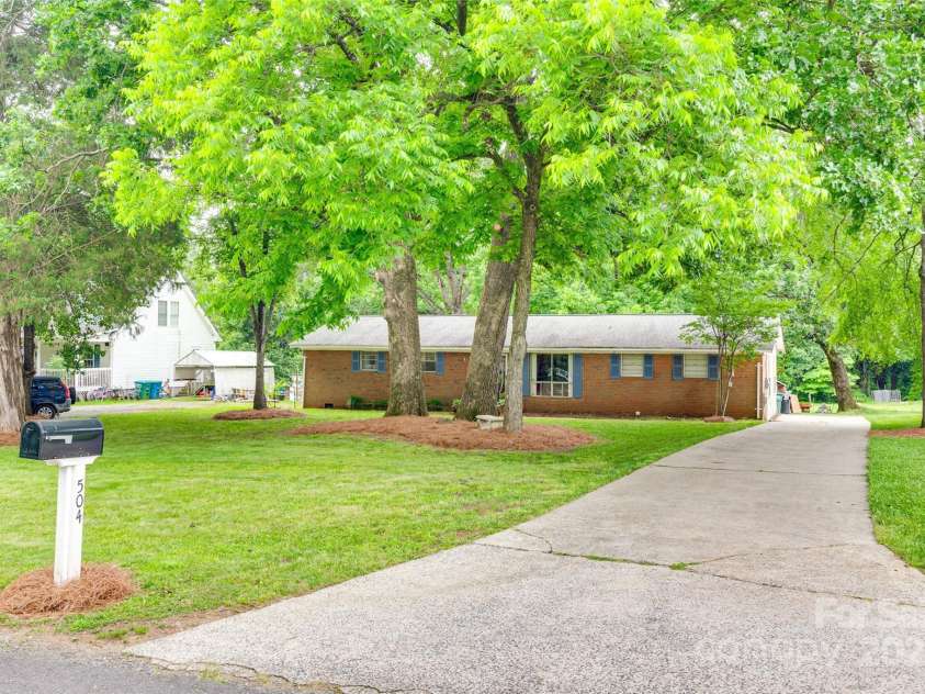 504 Amon Lane, Pineville, NC 28134.  MLS# CAR4263309, YatesRealty ID 6243. 