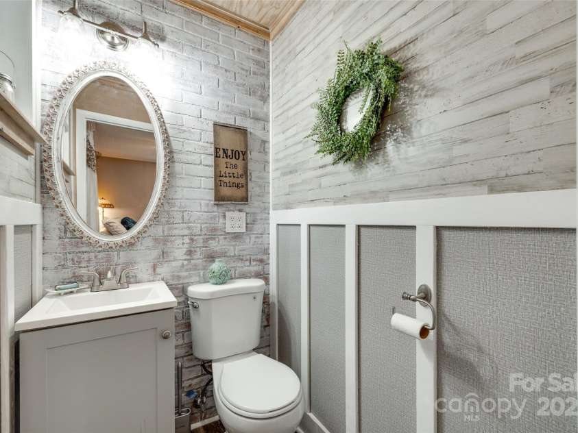 504 Amon Lane, Pineville, NC 28134.  MLS# CAR4263309, YatesRealty ID 6243. Half Bath in Primary Bedroom