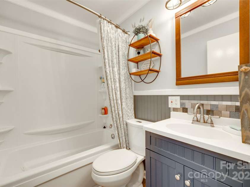 504 Amon Lane, Pineville, NC 28134.  MLS# CAR4263309, YatesRealty ID 6243. Primary /  Hall  Bathroom
