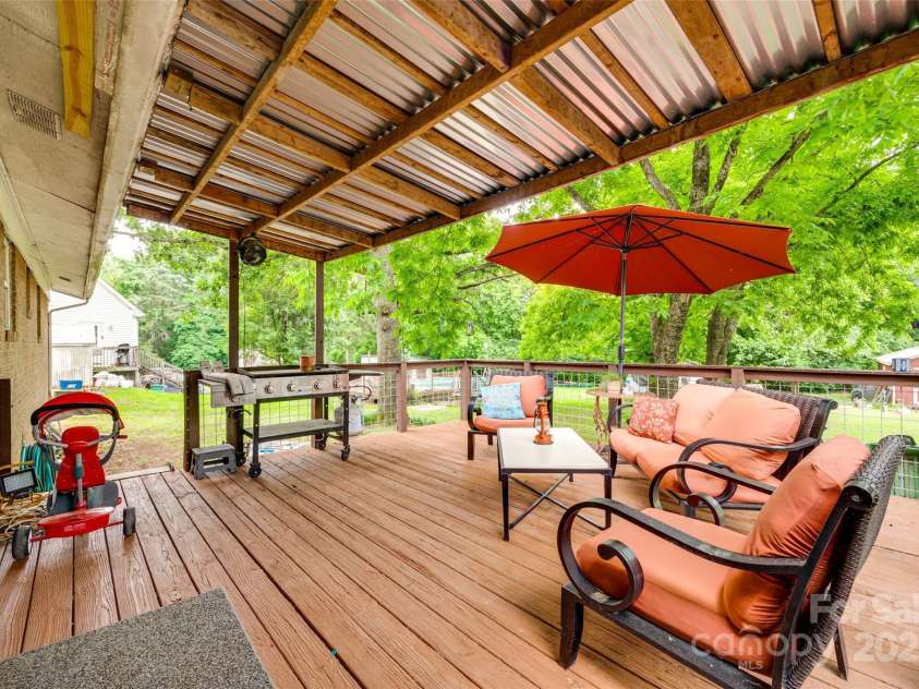504 Amon Lane, Pineville, NC 28134.  MLS# CAR4263309, YatesRealty ID 6243. Sitting on the back deck overlooking the back yard, it feels like you are in the country while in the midst of the hustle and bustle of the city.
