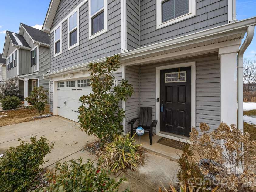 5112 Downhaul Drive, Charlotte, NC 28269.  MLS# CAR4343690, YatesRealty ID 6243. 