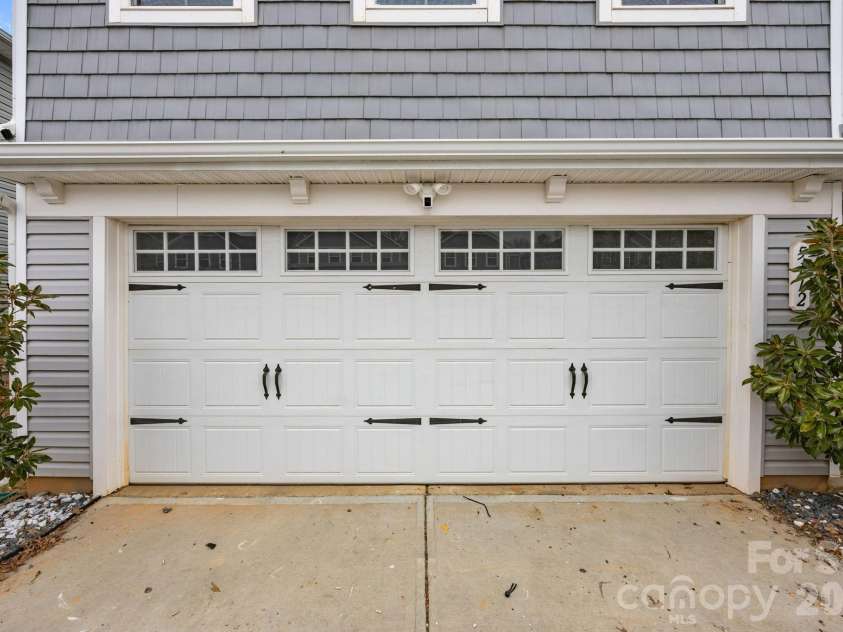 5112 Downhaul Drive, Charlotte, NC 28269.  MLS# CAR4343690, YatesRealty ID 6243. 