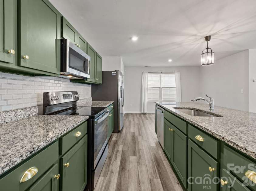 5112 Downhaul Drive, Charlotte, NC 28269.  MLS# CAR4343690, YatesRealty ID 6243. 