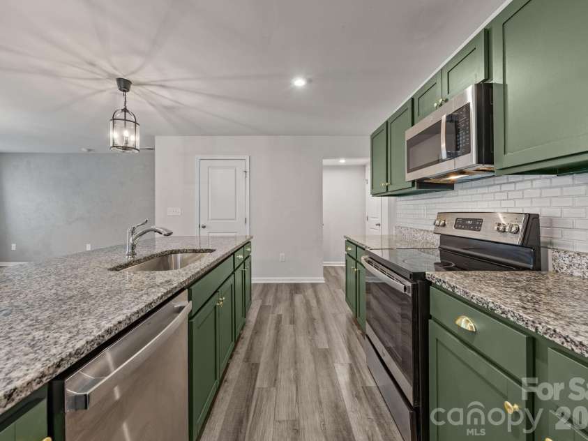 5112 Downhaul Drive, Charlotte, NC 28269.  MLS# CAR4343690, YatesRealty ID 6243. 