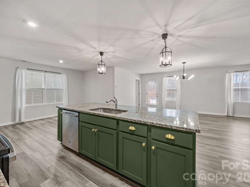 5112 Downhaul Drive, Charlotte, NC 28269.  MLS# CAR4343690, YatesRealty ID 6243. 