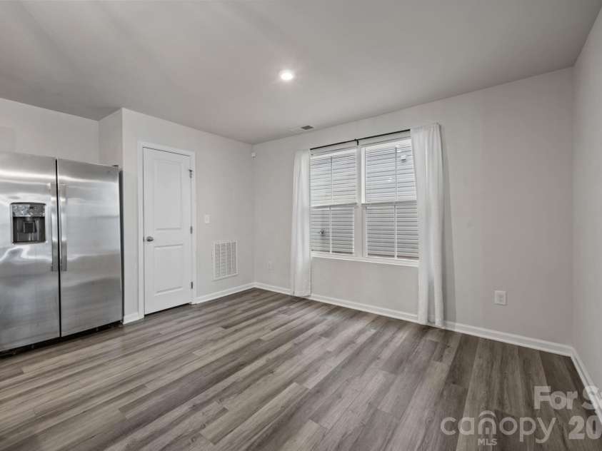 5112 Downhaul Drive, Charlotte, NC 28269.  MLS# CAR4343690, YatesRealty ID 6243. Dining 