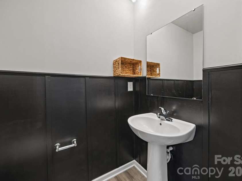 5112 Downhaul Drive, Charlotte, NC 28269.  MLS# CAR4343690, YatesRealty ID 6243. Half Bath Down