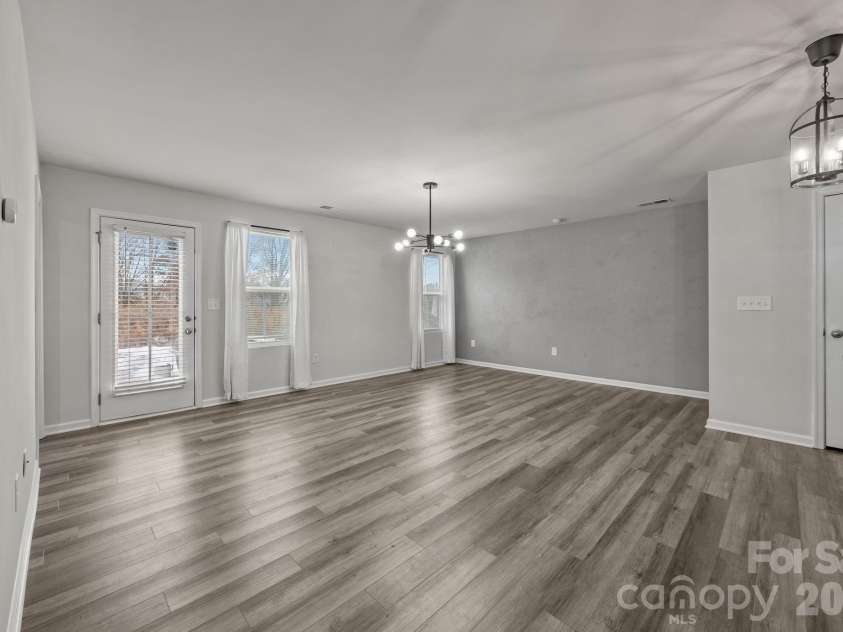 5112 Downhaul Drive, Charlotte, NC 28269.  MLS# CAR4343690, YatesRealty ID 6243. Living