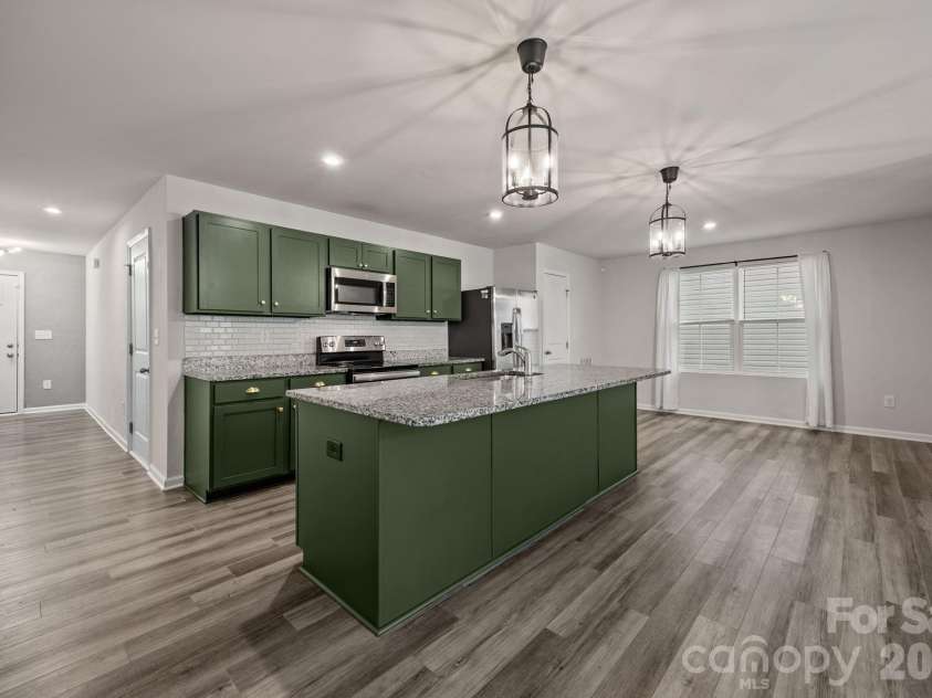 5112 Downhaul Drive, Charlotte, NC 28269.  MLS# CAR4343690, YatesRealty ID 6243. Open Kitchen