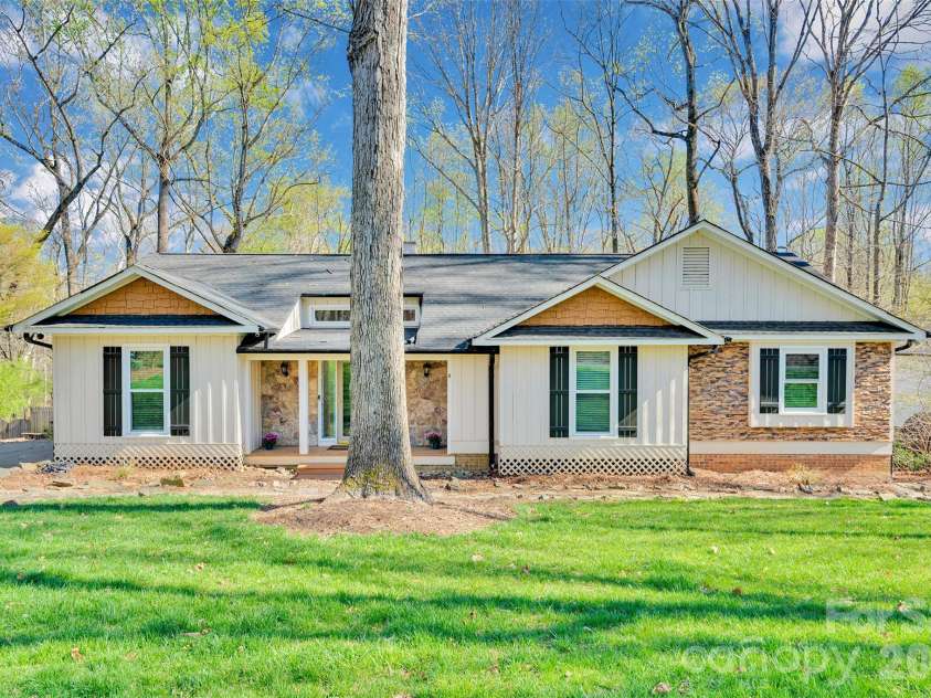 10311 Stonemede Lane, Matthews, NC 28105.  MLS# CAR4359875, YatesRealty ID 6244. 