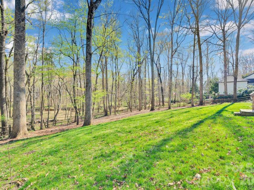 10311 Stonemede Lane, Matthews, NC 28105.  MLS# CAR4359875, YatesRealty ID 6244. 