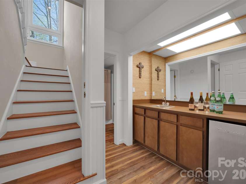 10311 Stonemede Lane, Matthews, NC 28105.  MLS# CAR4359875, YatesRealty ID 6244. Basement wet bar