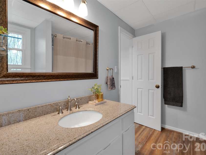 10311 Stonemede Lane, Matthews, NC 28105.  MLS# CAR4359875, YatesRealty ID 6244. Full bath in basement