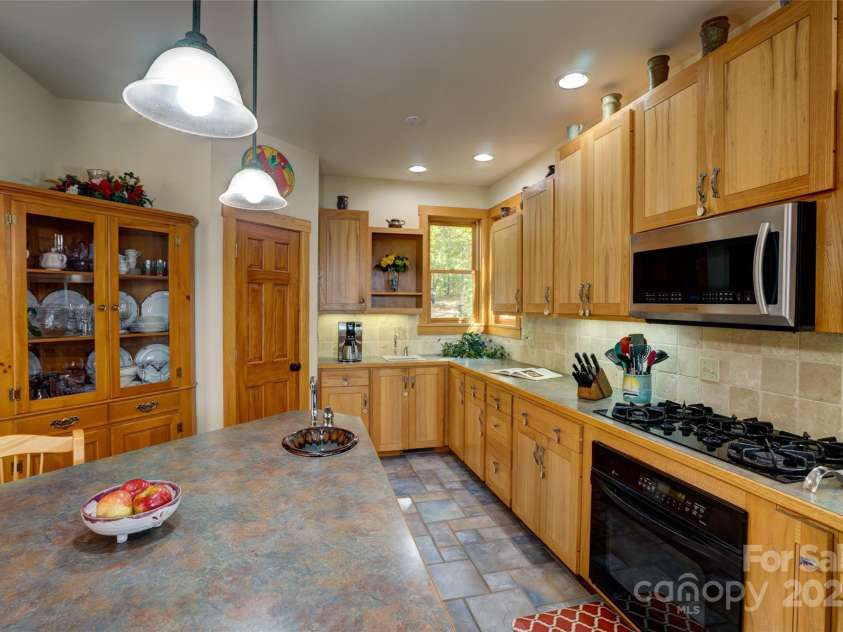 425 Sawmill Creek Road, Bryson City, NC 28713.  MLS# CAR4234274, YatesRealty ID 6247. 