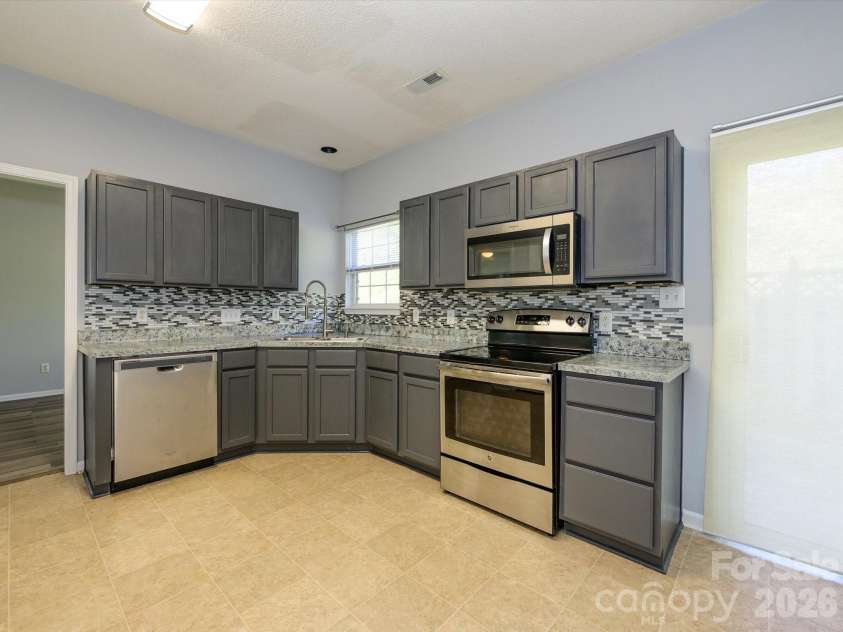 8625 Galena View Drive, Charlotte, NC 28269.  MLS# CAR4356908, YatesRealty ID 6248. 