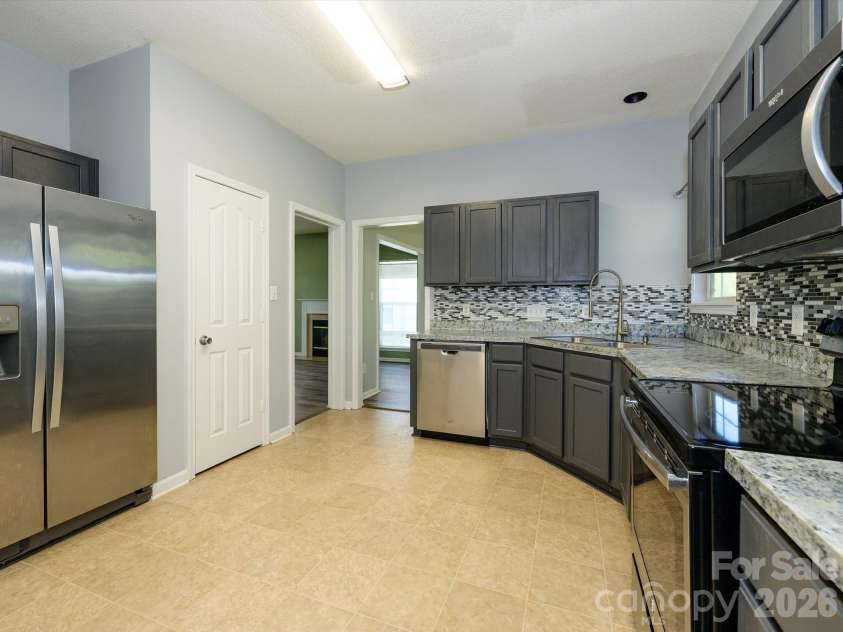 8625 Galena View Drive, Charlotte, NC 28269.  MLS# CAR4356908, YatesRealty ID 6248. 