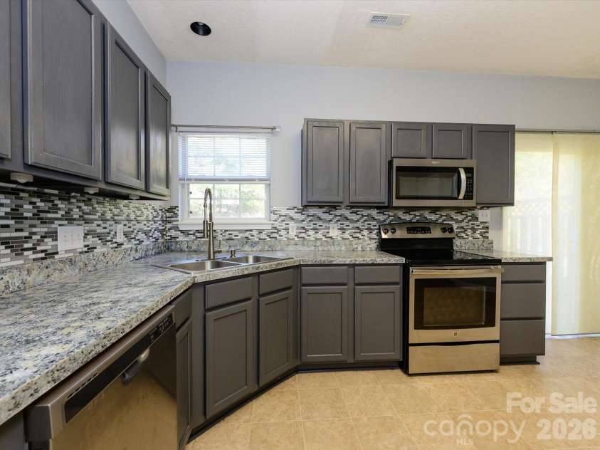 8625 Galena View Drive, Charlotte, NC 28269.  MLS# CAR4356908, YatesRealty ID 6248. 