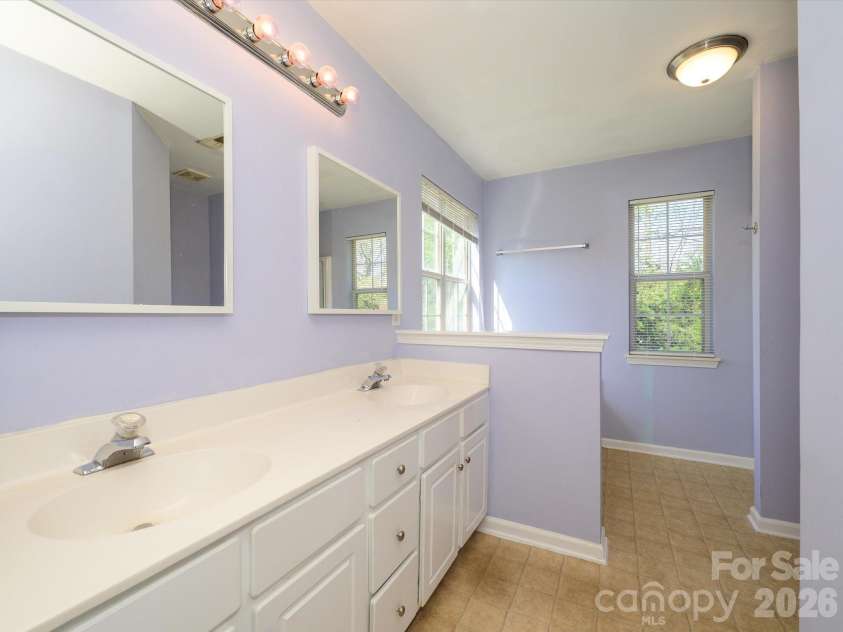 8625 Galena View Drive, Charlotte, NC 28269.  MLS# CAR4356908, YatesRealty ID 6248. 