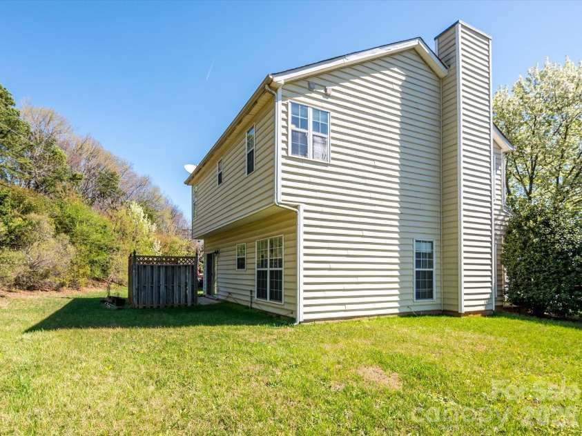 8625 Galena View Drive, Charlotte, NC 28269.  MLS# CAR4356908, YatesRealty ID 6248. 