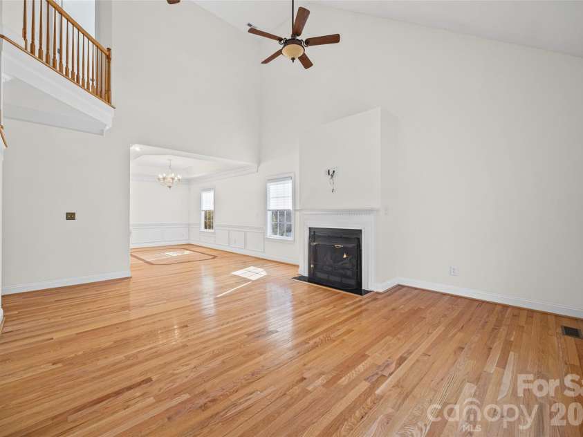 4042 Sunset Ridge Drive, Rock Hill, SC 29732.  MLS# CAR4347059, YatesRealty ID 6249. All walls in home freshly painted.