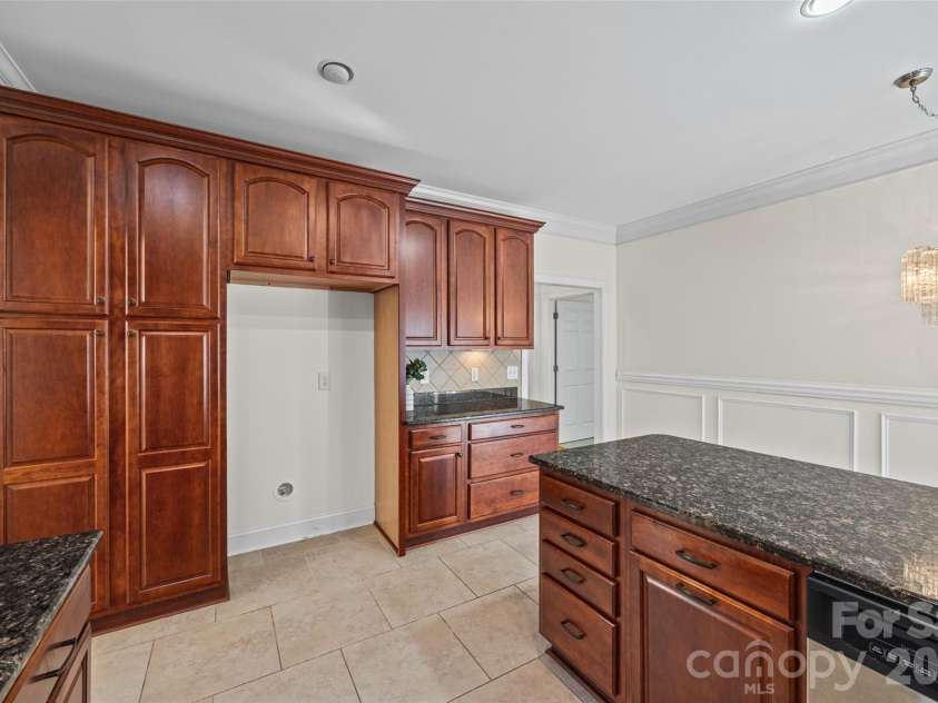 4042 Sunset Ridge Drive, Rock Hill, SC 29732.  MLS# CAR4347059, YatesRealty ID 6249. Plenty of kitchen cabinets