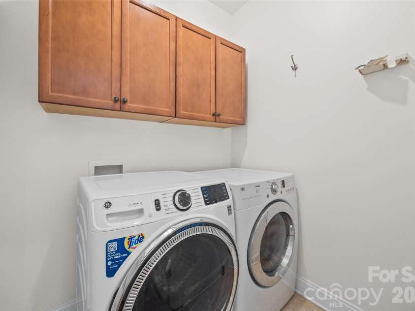 4042 Sunset Ridge Drive, Rock Hill, SC 29732.  MLS# CAR4347059, YatesRealty ID 6249. Washer and dryer included