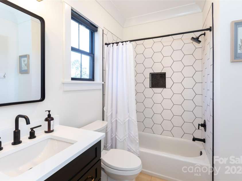 124 Direct Drive, Mooresville, NC 28117.  MLS# CAR4202552, YatesRealty ID 625. Ensuite bathroom.