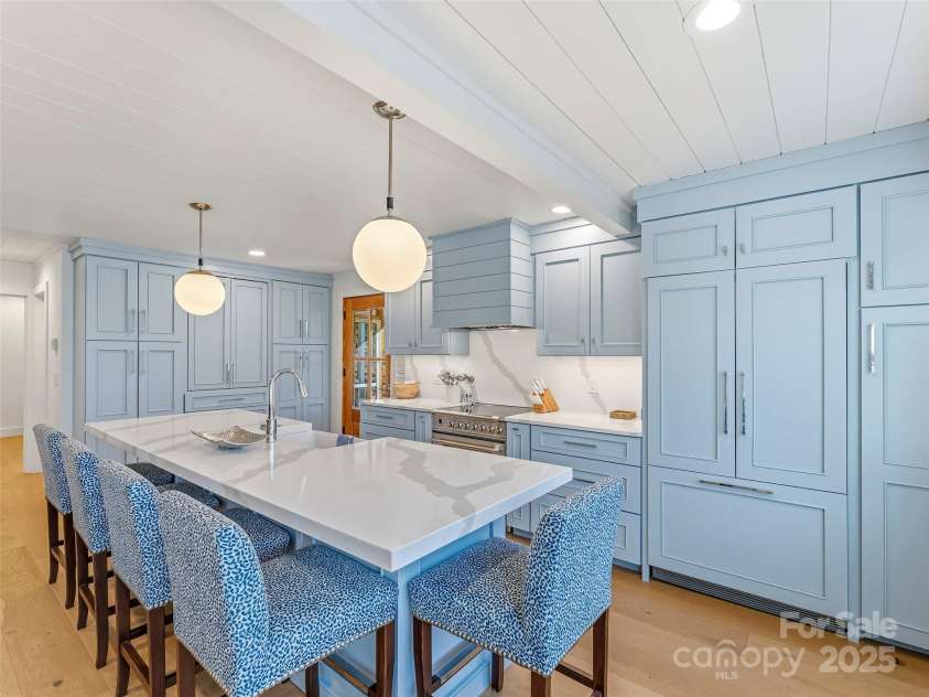 40 Toxaway Landing Drive, Lake Toxaway, NC 28747.  MLS# CAR4329931, YatesRealty ID 625. 